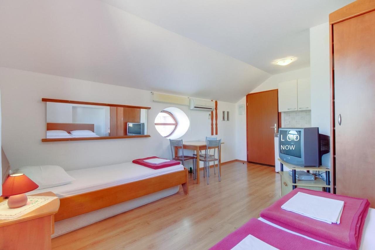 Apartments Rosa 木洛希尼 外观 照片