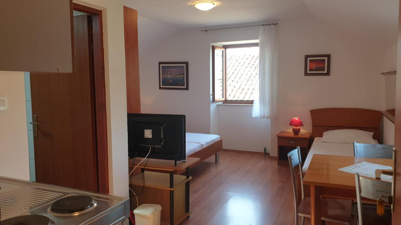 Apartments Rosa 木洛希尼 外观 照片